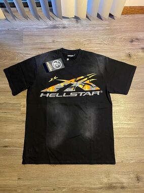 Hellstar Men's Black Short-Sleeve Graphic Tee with Orange Camo Logo
